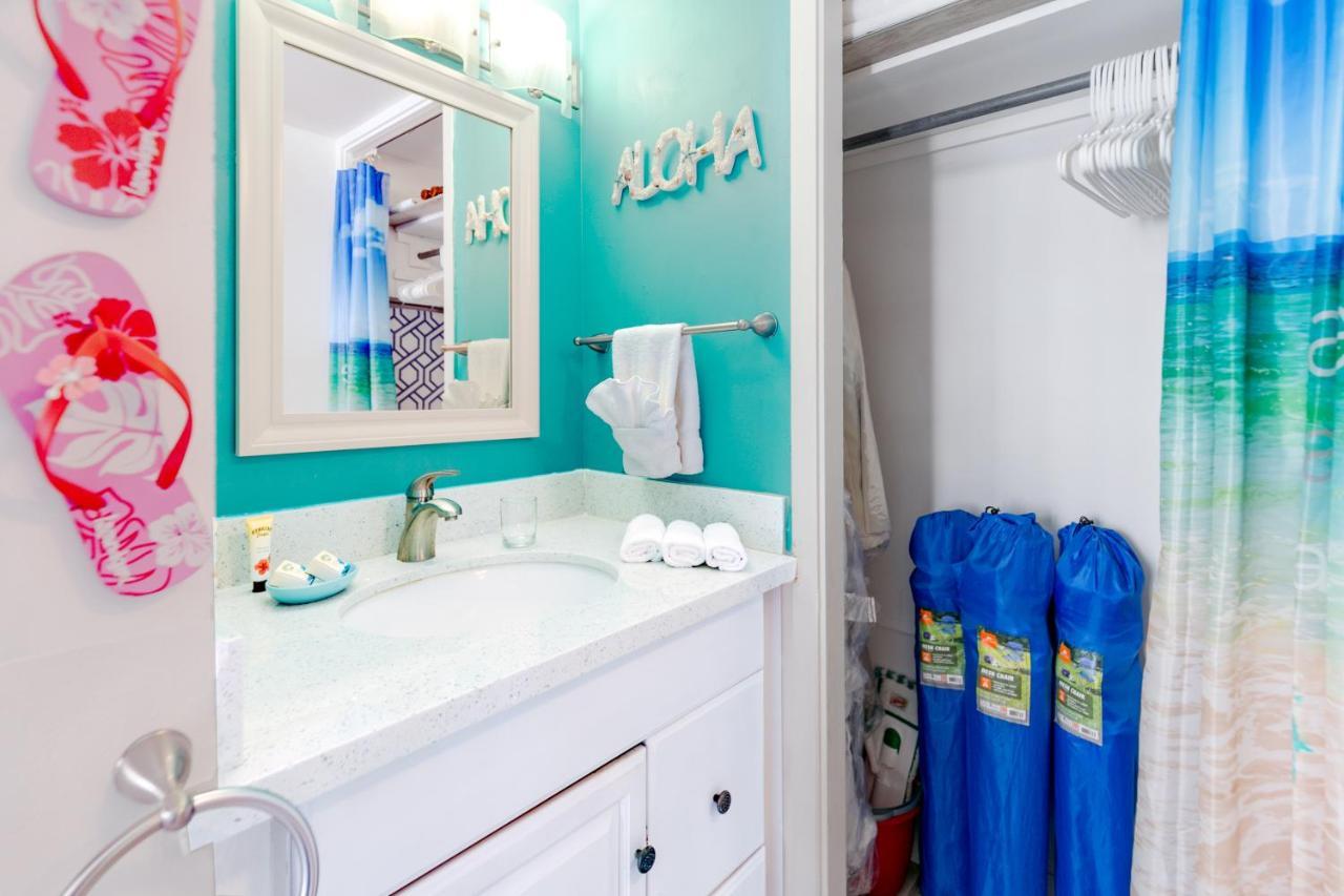 Aloha Vibes Await! Stylish Condo At Aloha Surf - Mountain And City Views Honolulu Extérieur photo