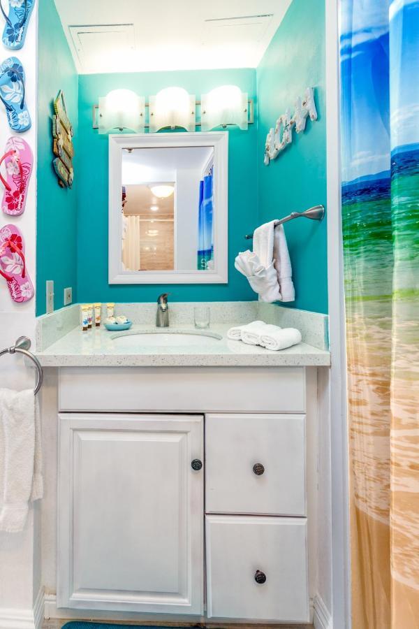 Aloha Vibes Await! Stylish Condo At Aloha Surf - Mountain And City Views Honolulu Extérieur photo